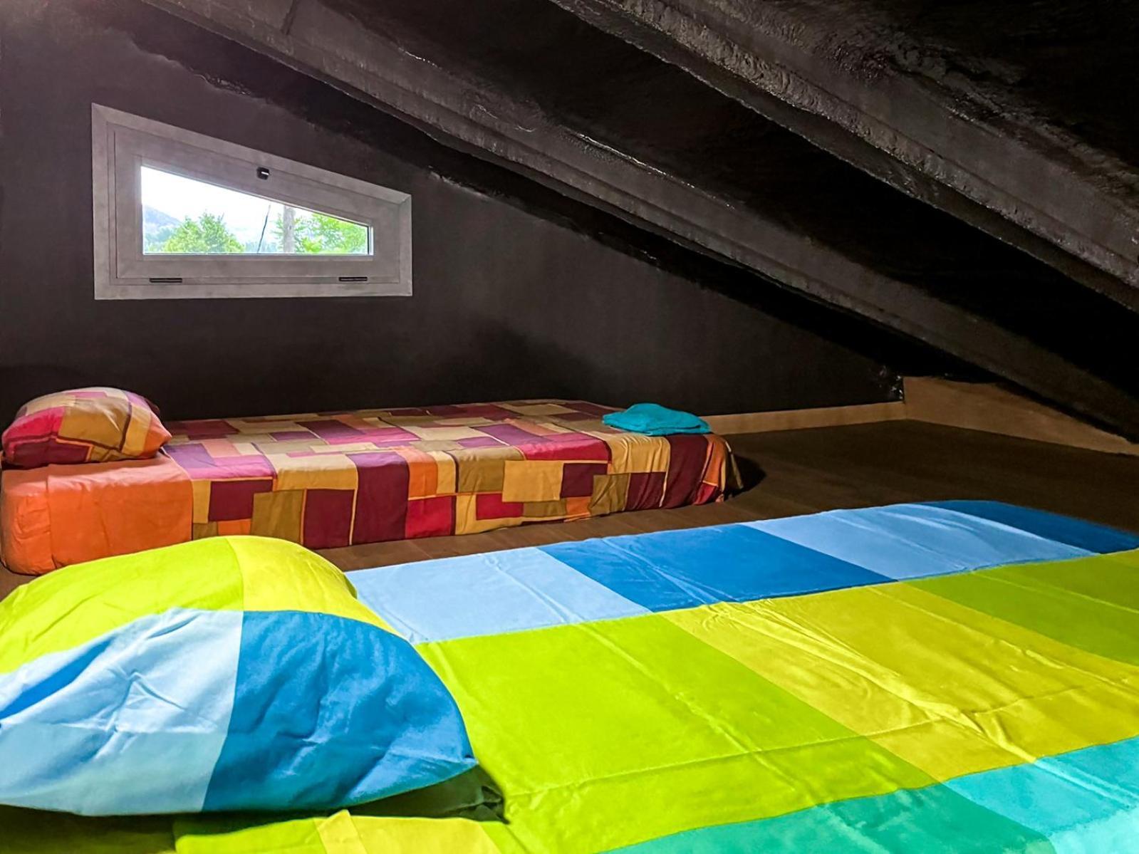 Black House Sorprendente Casa Estilo Industrial Olot Zewnętrze zdjęcie