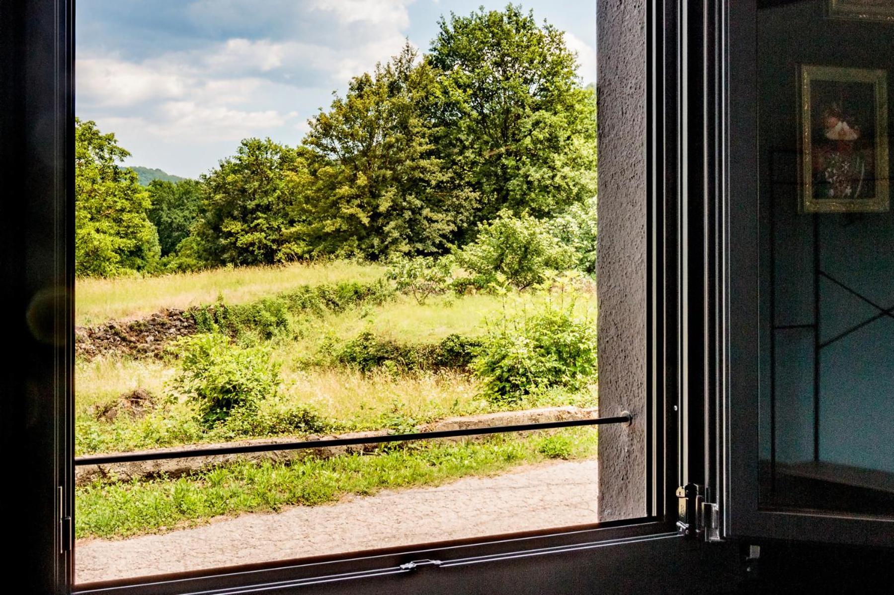 Black House Sorprendente Casa Estilo Industrial Olot Zewnętrze zdjęcie