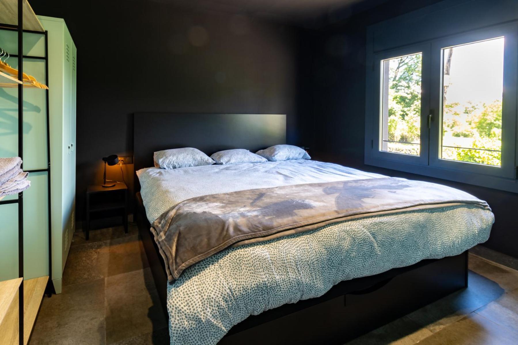 Black House Sorprendente Casa Estilo Industrial Olot Zewnętrze zdjęcie