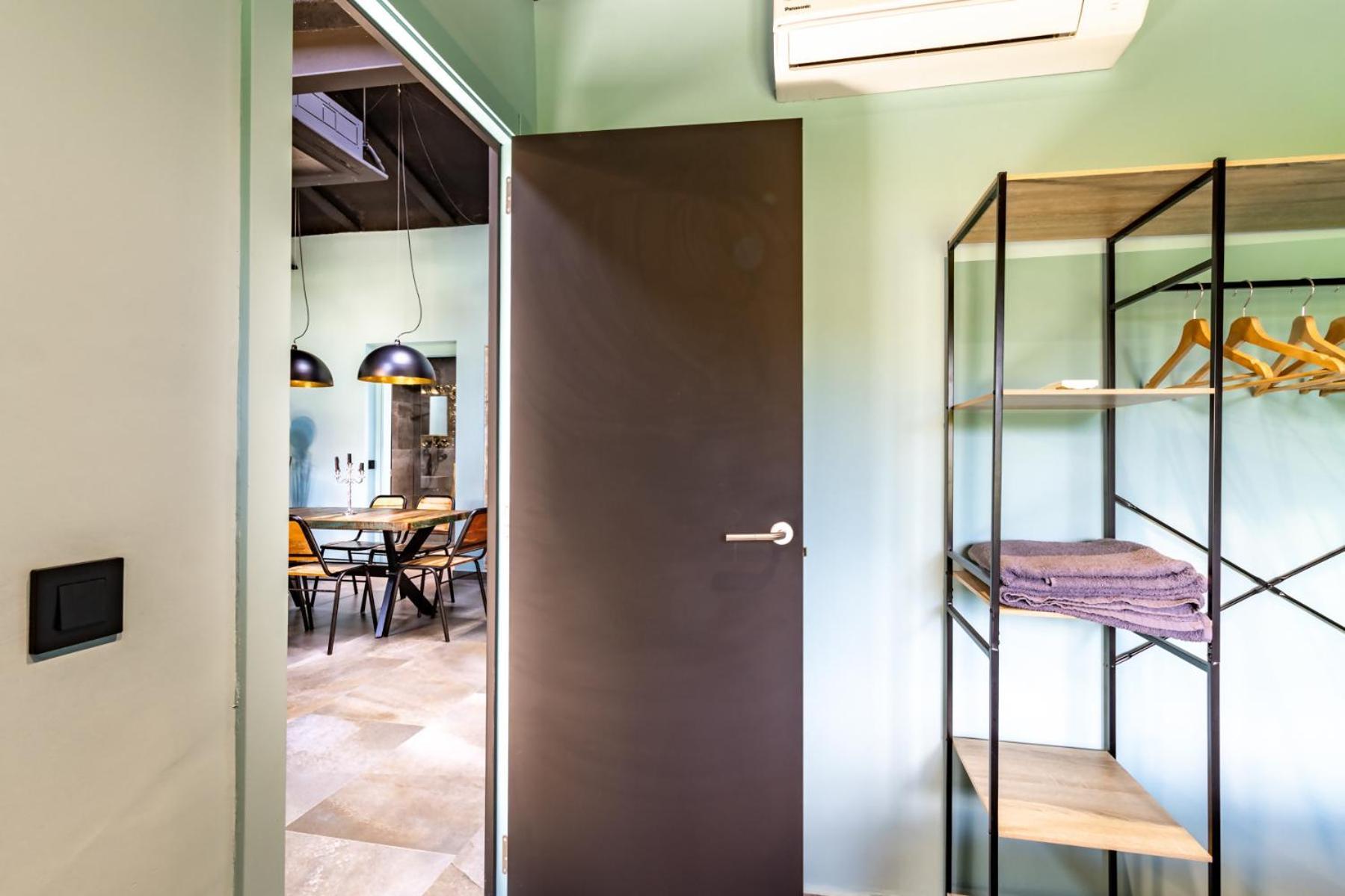 Black House Sorprendente Casa Estilo Industrial Olot Zewnętrze zdjęcie
