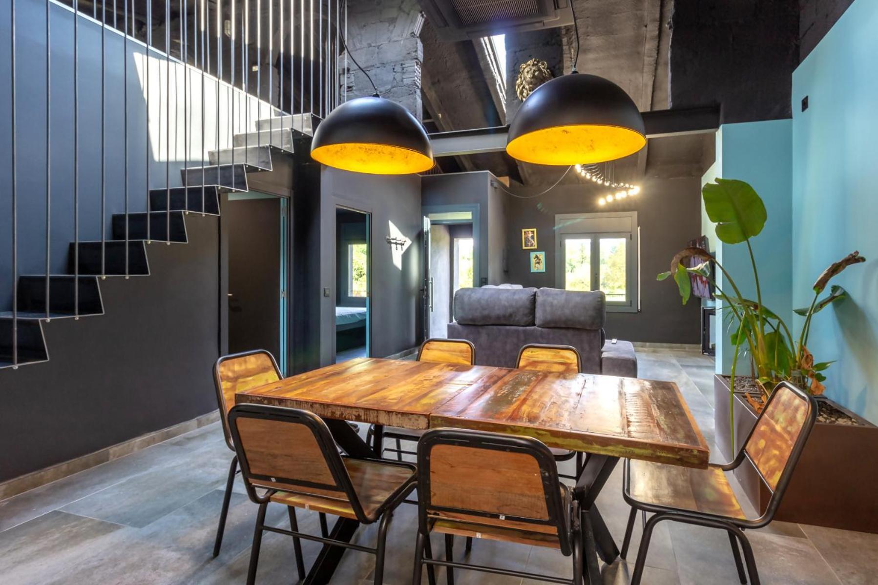 Black House Sorprendente Casa Estilo Industrial Olot Zewnętrze zdjęcie