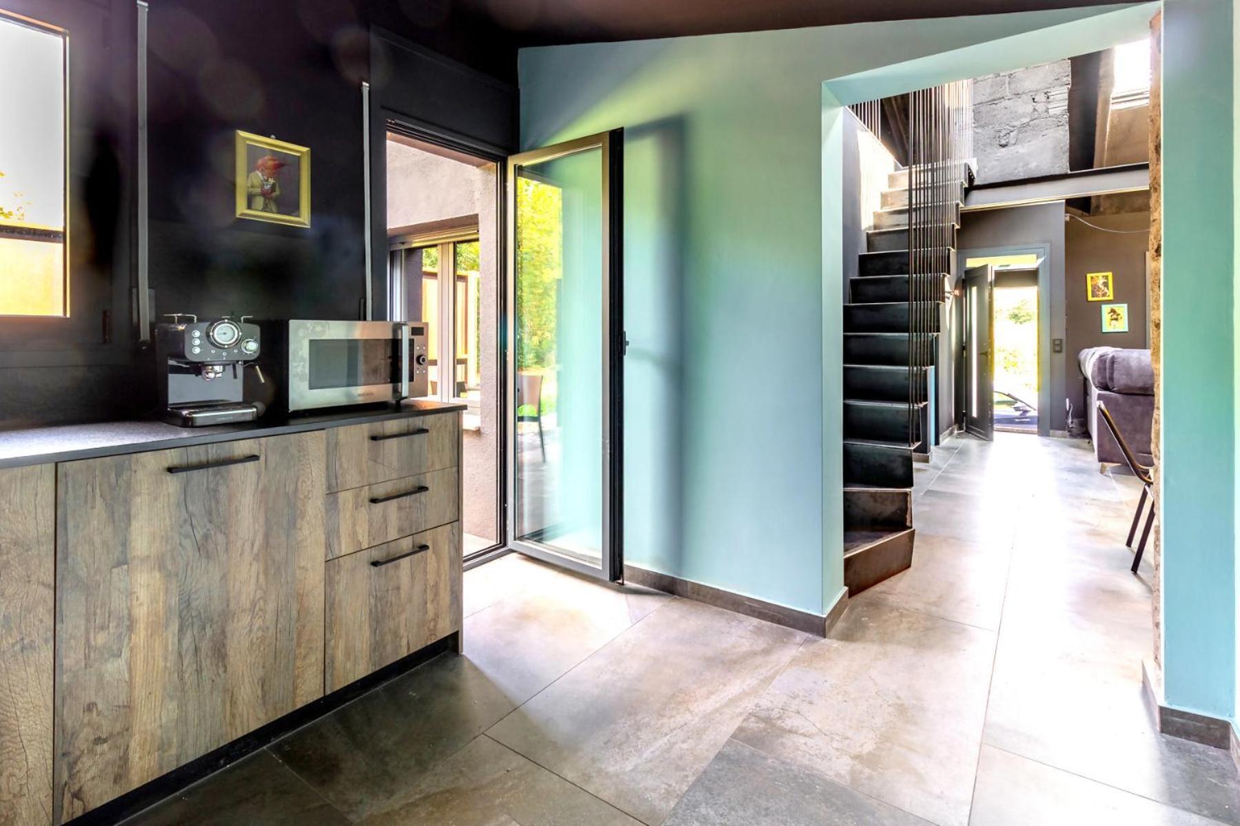 Black House Sorprendente Casa Estilo Industrial Olot Zewnętrze zdjęcie