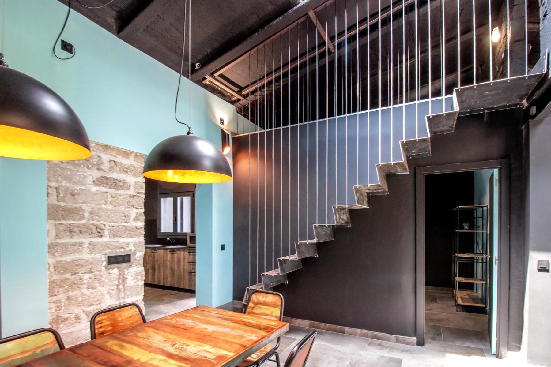 Black House Sorprendente Casa Estilo Industrial Olot Zewnętrze zdjęcie