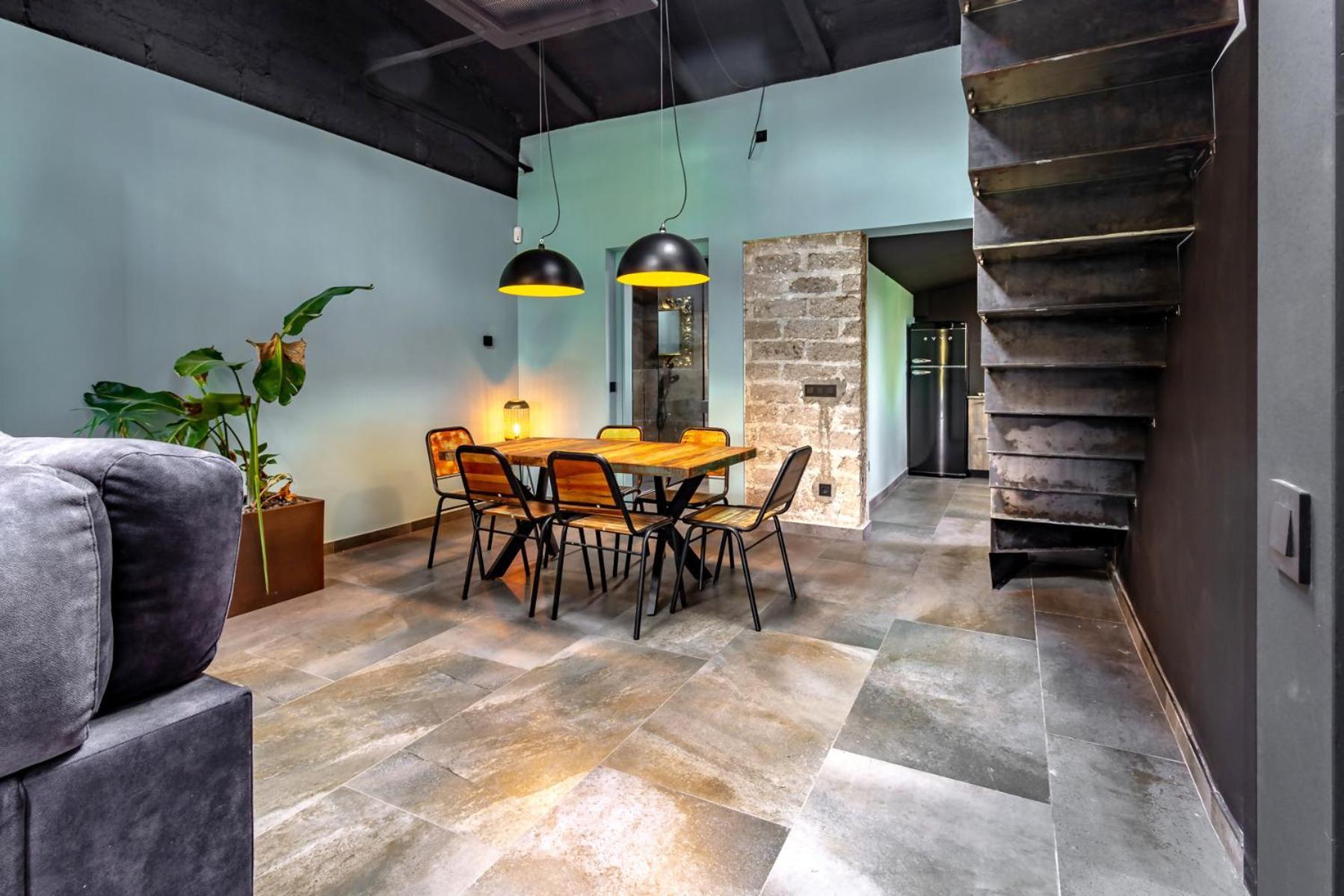 Black House Sorprendente Casa Estilo Industrial Olot Zewnętrze zdjęcie