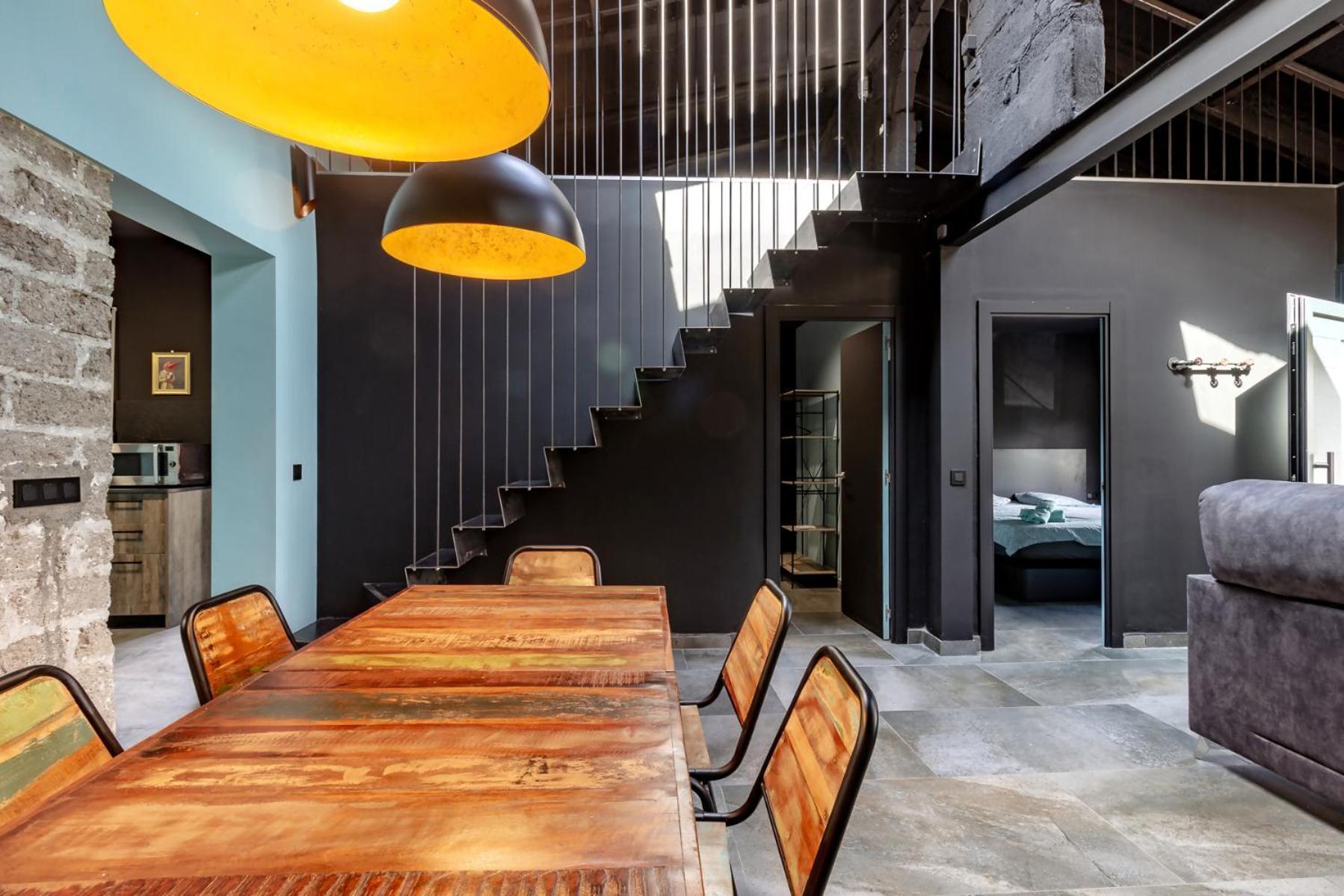 Black House Sorprendente Casa Estilo Industrial Olot Zewnętrze zdjęcie