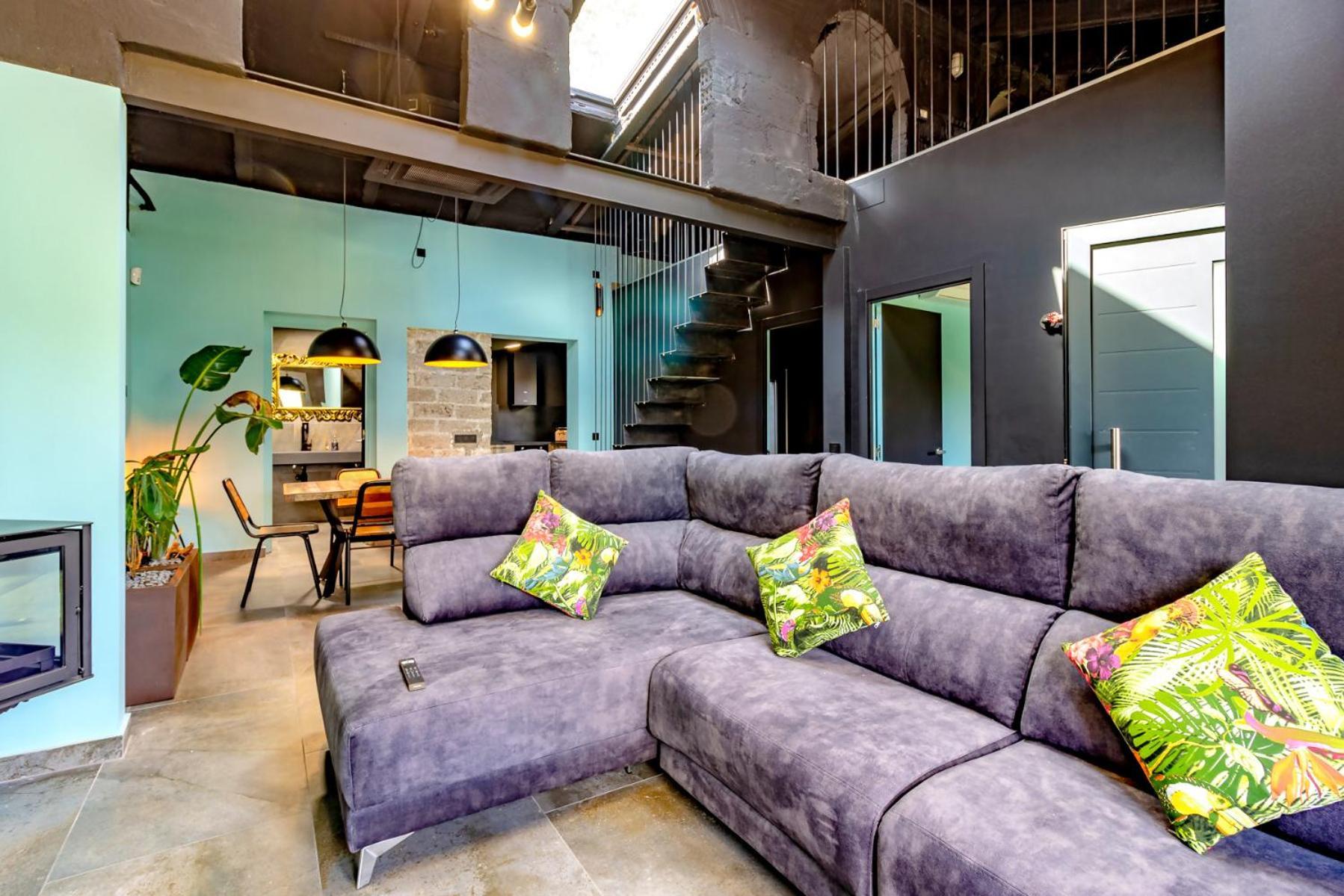 Black House Sorprendente Casa Estilo Industrial Olot Zewnętrze zdjęcie